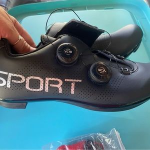 Sport bicycling shoes, black New